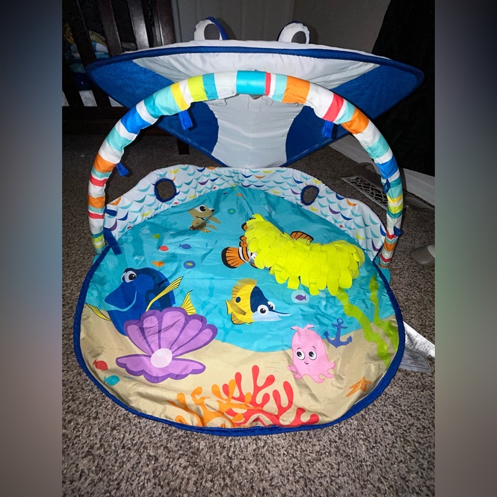 Finding Nemo tummy mat